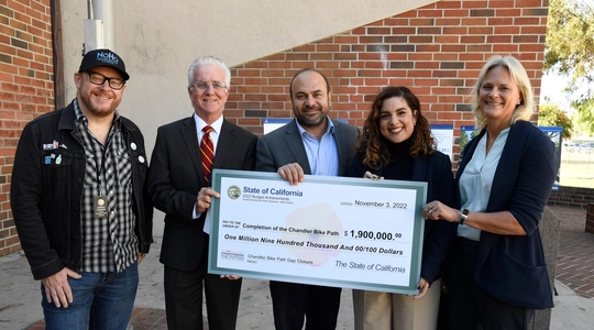Councilmember Paul Krekorian holding check