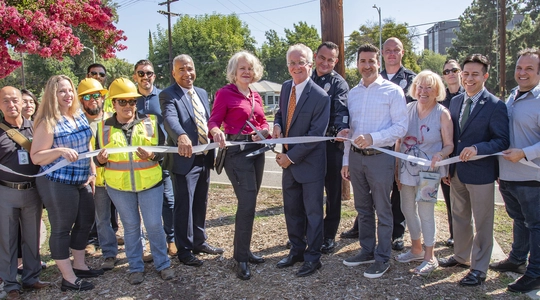 Council President Krekorian and community members cut the ceremonial ribbon.