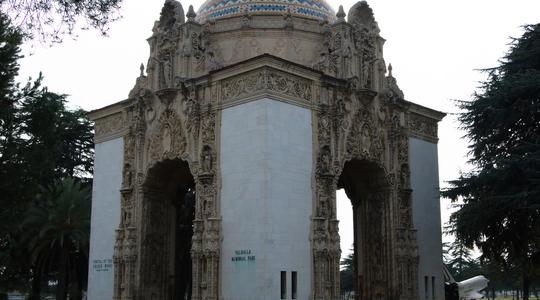 Valhalla_Memorial_Park_and_Portal_of_the_Folded_Wings.jpg