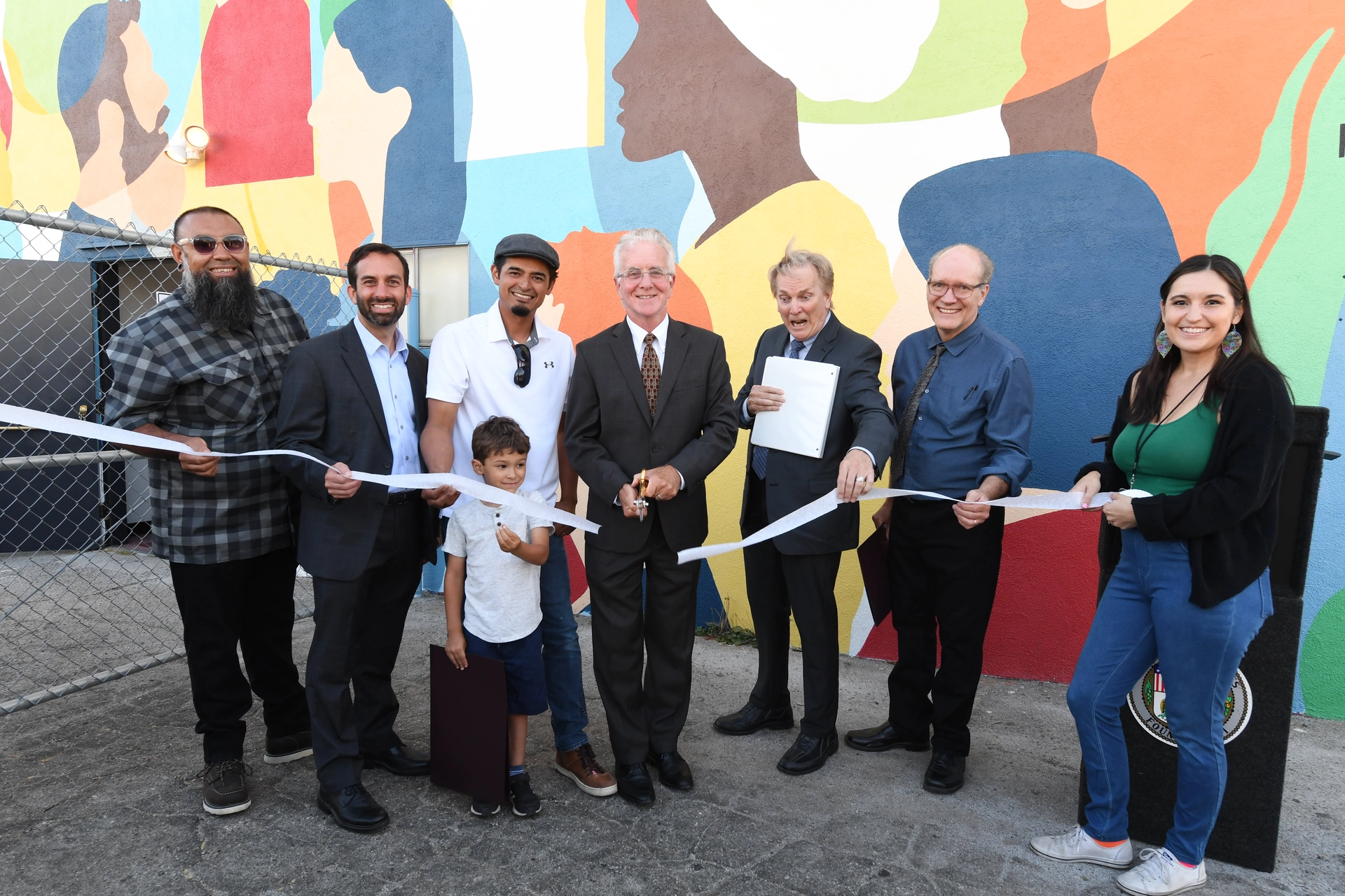 Council President Krekorian and community members cut ceremonial ribbon