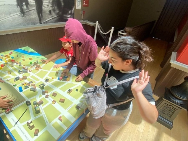 A photo of kids at the North Hollywood-Sun Valley FamilySource Center.