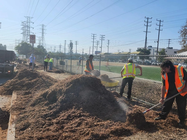 Volunteers spread fresh mulch.
