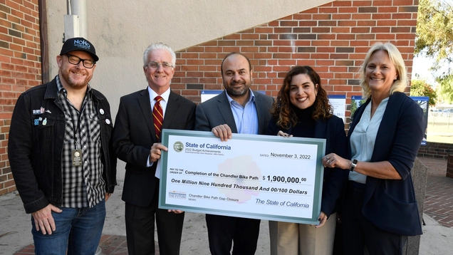 Councilmember Paul Krekorian holding check