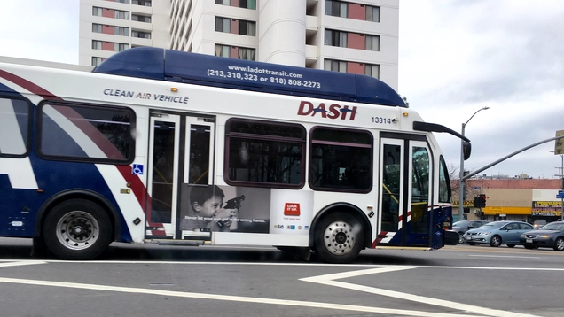 Bus_on_Cesar_Chavez_1.15.1687f5.jpg Bus_on_Cesar_Chavez_1.15.16.jpg